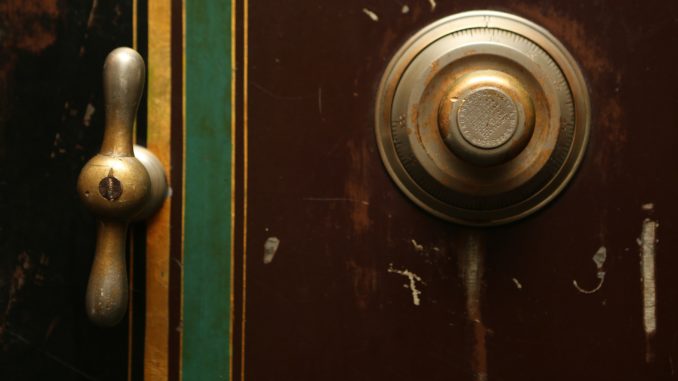 door-bell-498392_1920
